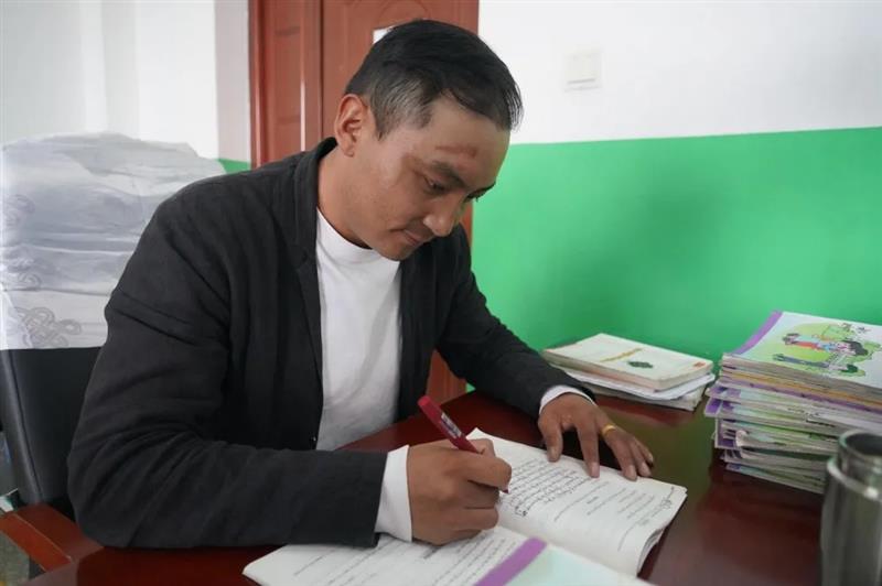 治多教師用堅守精神扎根基層，點亮教育的希望明燈