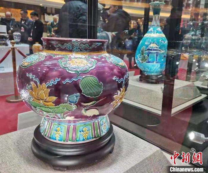 與“唐三彩”齊名的琺華，是古代山西特有的一種低溫釉陶瓷，由琉璃演變而來(lái)?！∑顣苑?攝