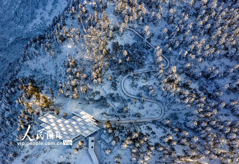 2020年12月23日拍攝的瓦屋山雪景。