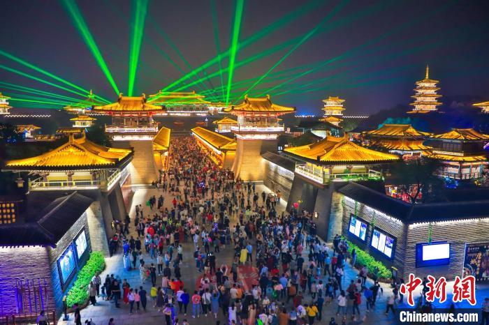 資料圖，圖為唐城景區(qū)夜游項目受歡迎。唐城景區(qū)供圖