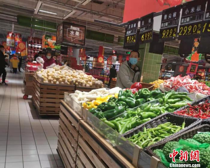 北京豐臺區(qū)某超市蔬菜區(qū)。 <a target='_blank' href='http://www.chinanews.com/' >中新網(wǎng)</a>記者 謝藝觀 攝