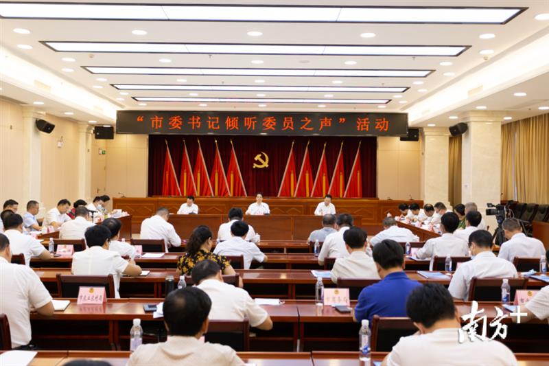 “市委書記傾聽委員之聲”活動。鄭志聰攝