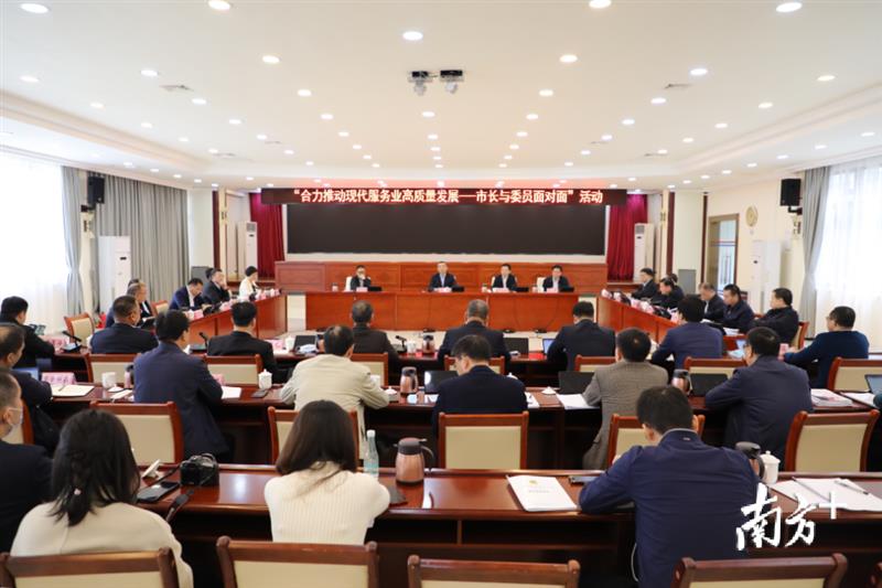 “市長與委員面對面”活動。孫實攝