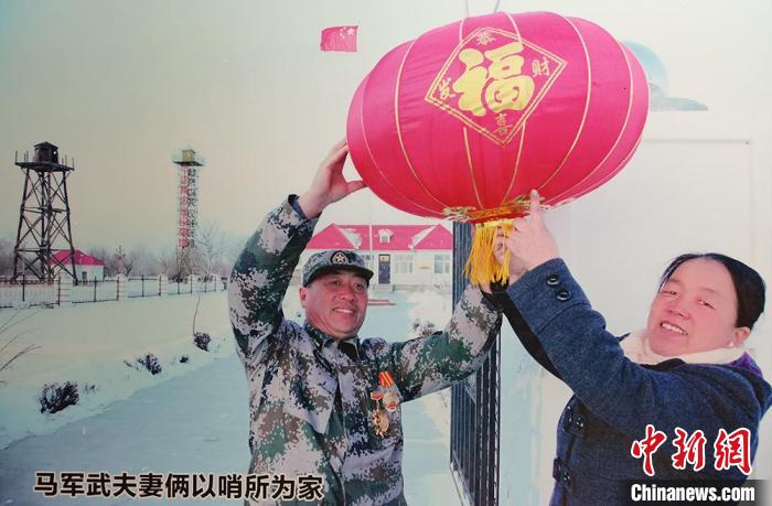 馬軍武夫婦以哨所為家。(翻拍資料圖) 戚亞平 攝