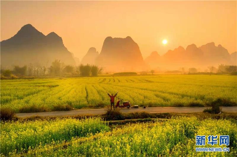 尋芳桂林陽(yáng)朔 無(wú)邊春景一時(shí)新 尋芳桂林陽(yáng)朔 無(wú)邊春景一時(shí)新