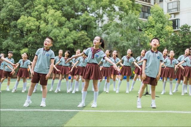 南京市秦淮實(shí)驗(yàn)小學(xué)舉辦“童心向黨 奮發(fā)向上”全員運(yùn)動會