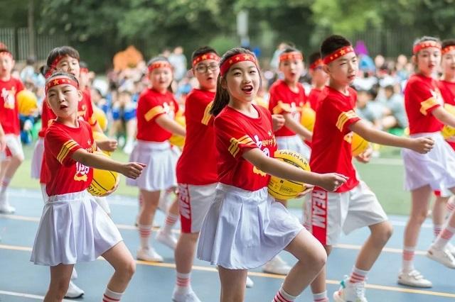 南京市秦淮實(shí)驗(yàn)小學(xué)舉辦“童心向黨 奮發(fā)向上”全員運(yùn)動會