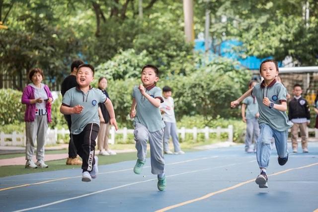 南京市秦淮實(shí)驗(yàn)小學(xué)舉辦“童心向黨 奮發(fā)向上”全員運(yùn)動會