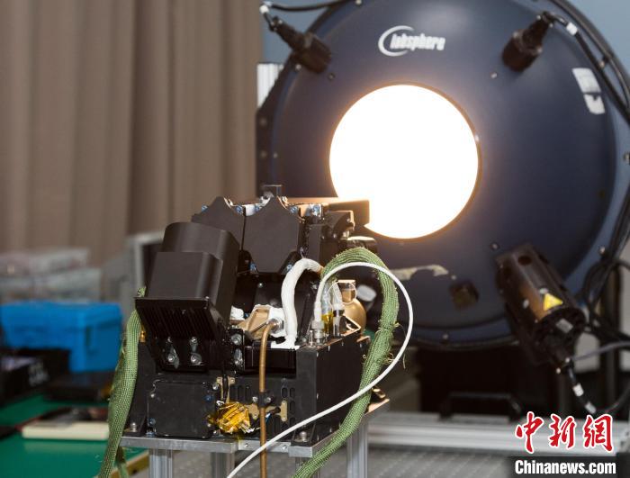 火星礦物光譜分析儀標(biāo)定測(cè)試 上海技物所 供圖
