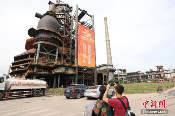 資料圖：2021年中國國際服務貿易交易會在繼續(xù)使用國家會議中心的基礎上，首次使用首鋼園區(qū)作為專題場館。 <a target='_blank' href='http://www.chinanews.com/'>中新社</a>記者 蔣啟明 攝


