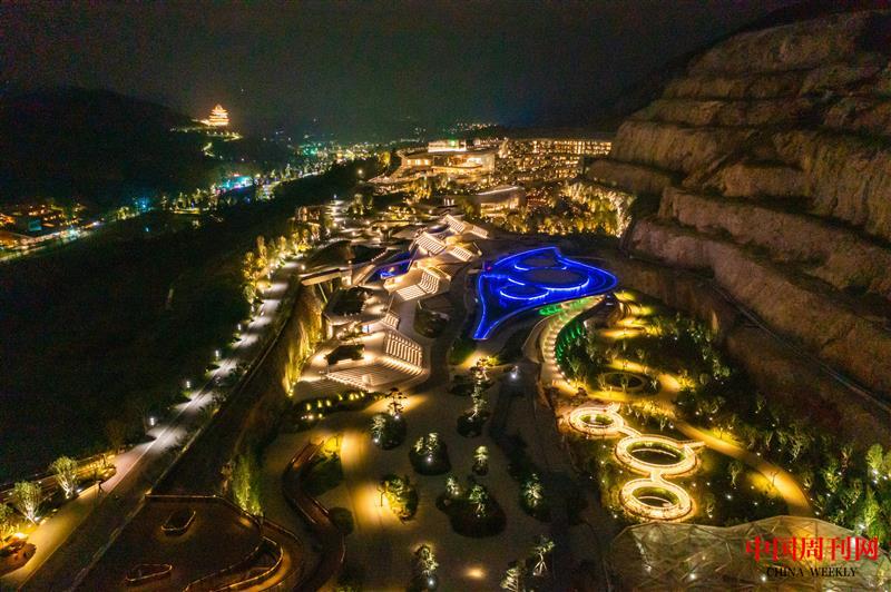 崖壁劇院-夜景-航拍.jpg