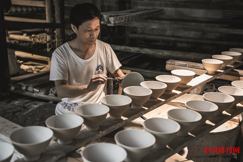 德化瓷工匠大師.jpeg 德化瓷工匠大師.jpeg