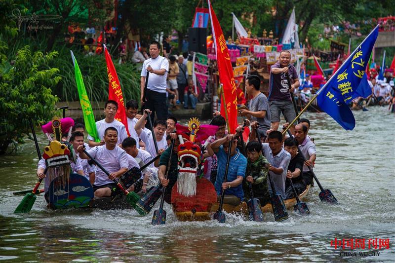 杭州西溪濕地公園內(nèi)的龍舟競渡.jpg 杭州西溪濕地公園內(nèi)的龍舟競渡.jpg