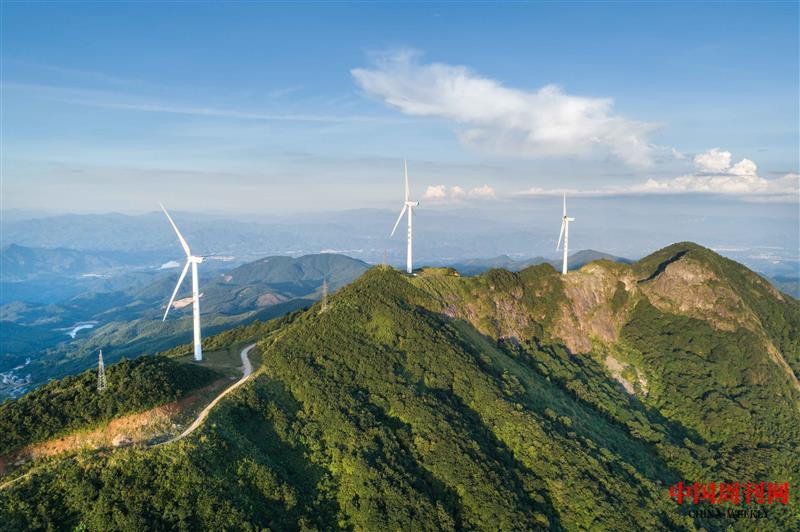 攝圖網(wǎng)_501658436_廣東河源缺牙山風(fēng)力發(fā)電機(企業(yè)商用).jpg 攝圖網(wǎng)_501658436_廣東河源缺牙山風(fēng)力發(fā)電機(企業(yè)商用).jpg